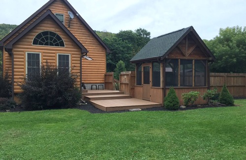 Rexville Cabin | Hot Tub Cabin at Rough and Ready