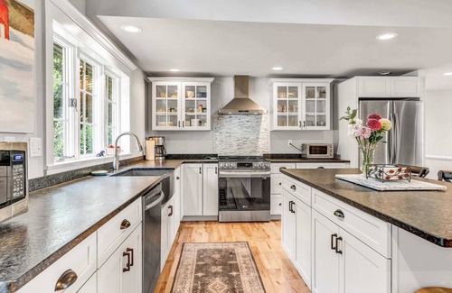Quechee House | Hot Tub, Close to Club, Tesla Charging - Nix Domus