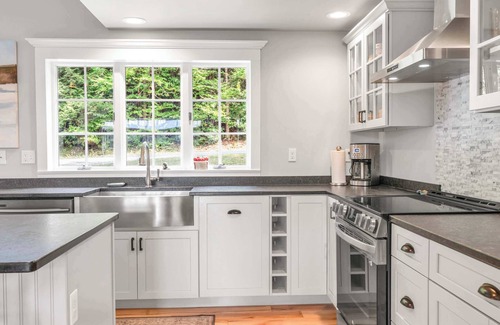 Quechee House | Hot Tub, Close to Club, Tesla Charging - Nix Domus
