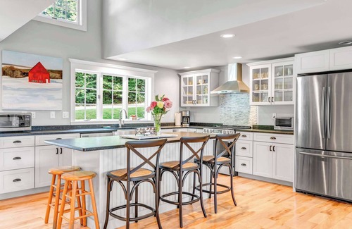 Quechee House | Hot Tub, Close to Club, Tesla Charging - Nix Domus