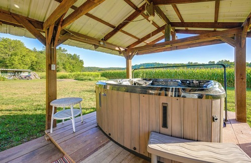 Perryville Cabin | Hot Tub & Creek Views: Secluded Perryville Cabin