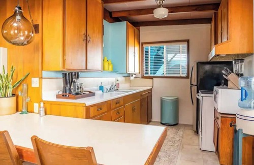 Wonder Valley House | Hot Tub | Fire Pit | Relaxing Day Bed |Dogs Ok