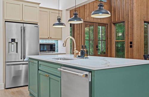 Mount Ida Cabin | Hot Tub, Fire pit, Games, Crystals, Hiking & More-Lake Ouachita's Luxury Retreat