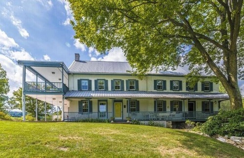Keedysville Other | Hot Tub/Fire Pit/Grill/Balcony/Large Porch/Summertime Pool/Ask About Events