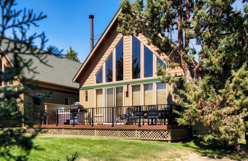 Redmond Cabin | Hot Tub, full resort access, Golf!