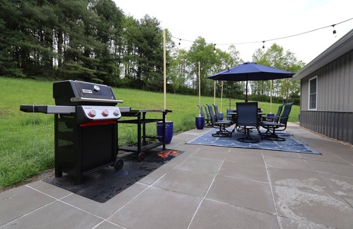 Coudersport Cabin | Hot Tub Game Room ATV Trail Dogs Welcome! Firepit