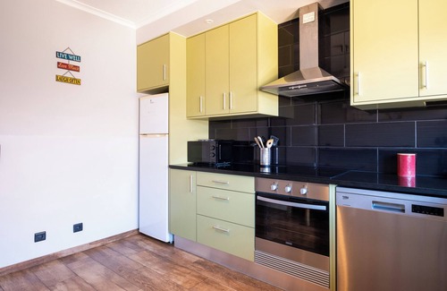 Ferrel House | Hot Tub & Garden & Privacy & Fast wifi & Surf rental- Surf Atlantic - Baleal