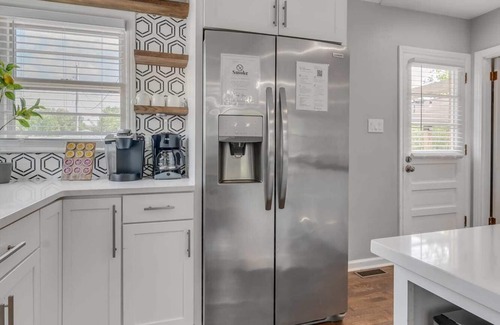 Lexington House | Hot Tub | Great Location | King Beds | Grill & Patio