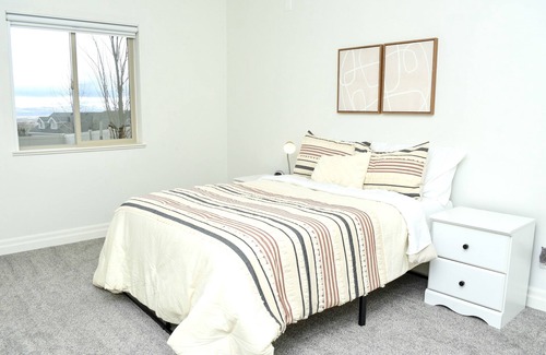 Hyde Park House | Hot Tub Home~5 Bdrms~Gym~Media & Game Room