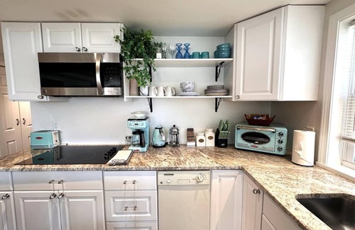Eastham Apartment | Hot Tub/Kayaks/Ebikes/Waterfront-The Lotus