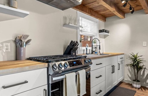 Kachina Village Apartment | Hot Tub King Fast WiFi