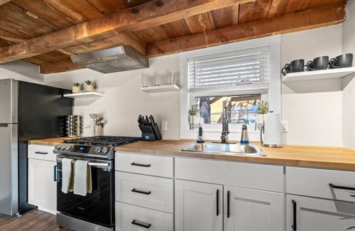 Kachina Village Apartment | Hot Tub King Fast WiFi