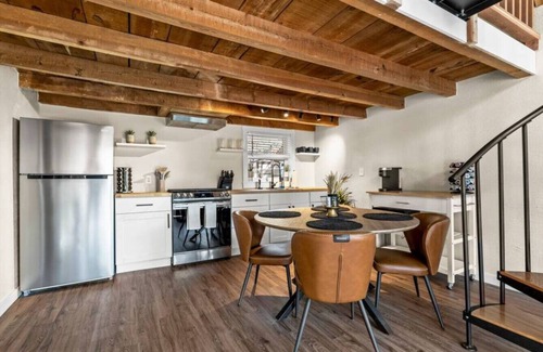 Kachina Village Apartment | Hot Tub King Fast WiFi
