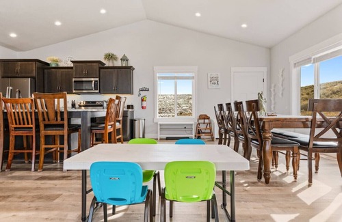 Sweetwater Apartment | Hot Tub Lake Views Ideal Beach Sleeps 21