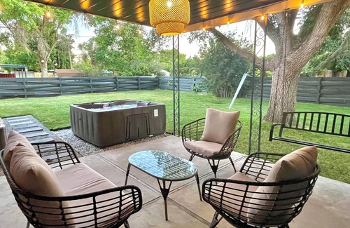 Logan House | Hot Tub ~ Media Room ~ Game Room ~ USU .4 miles