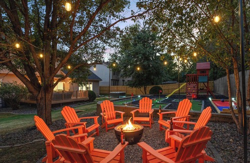 West Des Moines House | Hot Tub- Mini Golf- Movie Theater- Gym- Bowling- Huge Game Room
