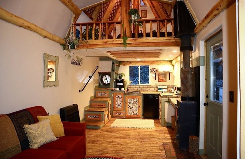 Questa Cottage | Hot Tub & Pet friendly. A true bed and breakfast. A unique one of a Kind Stay.