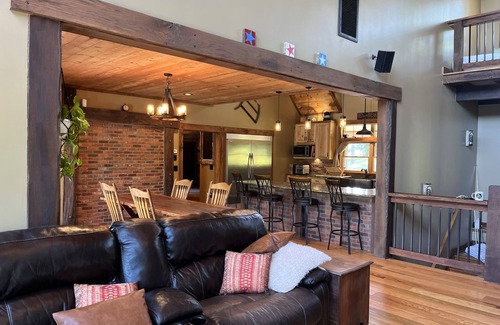 Great Meadows House | Hot Tub - Pool - Bars - Game Room - Gym - Backyard Paradise - beds to Sleep 16