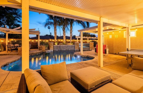 Raisin House | Hot Tub & Pool with 5 Cozy Bedrooms