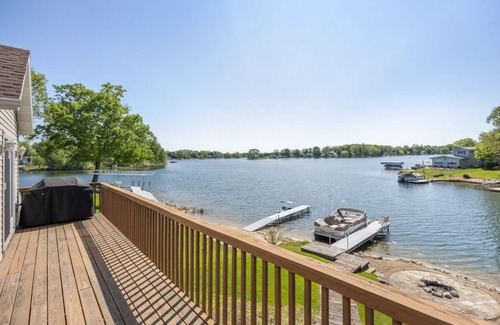 Canadian Lakes House | Hot Tub - Remodeled Canadian Lakes lakefront home with breathtaking sunsets! n