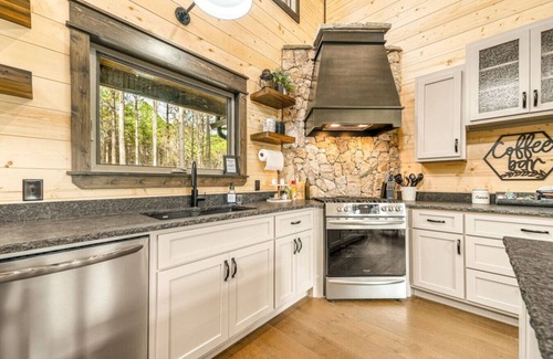 Broken Bow Cabin | Hot tub | Sauna | Fire pit | Pets | Sleeps 16 | Huge Deck