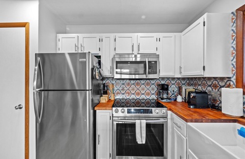 Bushkill Ski Chalet | Hot tub/Sauna/Hiking/Indoor Pool/Lakes