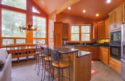 Warrior's Mark West House | Hot Tub & Ski Shuttle: Rustic Breckenridge Retreat