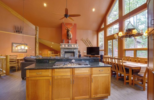Warrior's Mark West House | Hot Tub & Ski Shuttle: Rustic Breckenridge Retreat