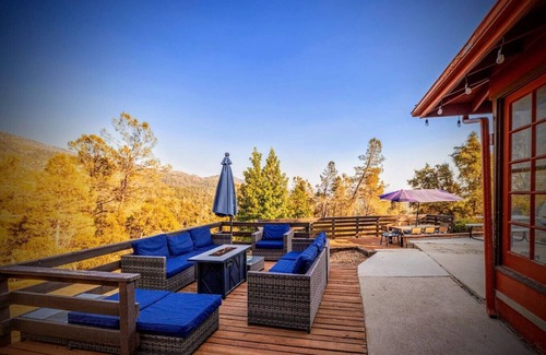 North Fork House | Hot tub under the stars! Mountain views/gameroom. Family-friendly Yosemite fun