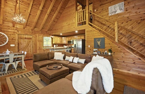 Hazel Green Apartment | Hot Tub, WiFi, Firepit - HazelBrook Haven