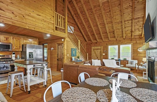 Hazel Green Apartment | Hot Tub, WiFi, Firepit - HazelBrook Haven