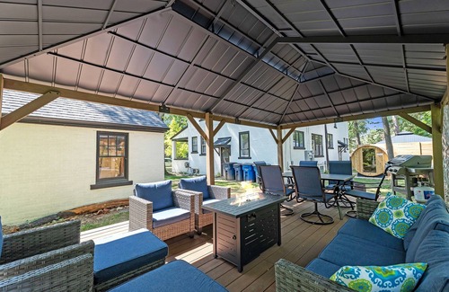 Burns Park House | Hot Tubs | Game Room | Saunas | Theater | Walk Stadium/Downtown/Park | Decks
