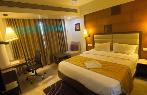 Sayajiganj Hotel | Hotel Ace Grand