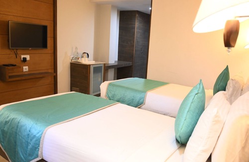 Sayajiganj Hotel | Hotel Ace Grand