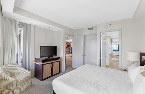 Brickell Apartment | Hotel AKA Suite