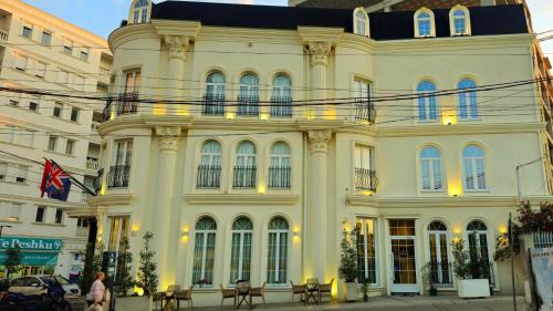 Paskuqan Hotel | Hotel Ambasada QTA