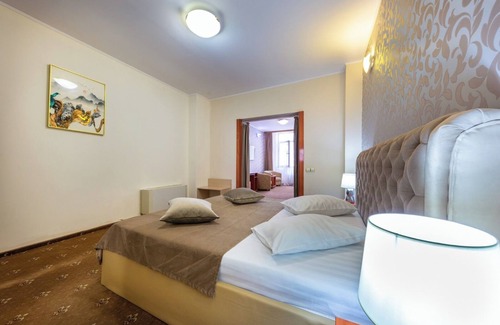 Sector 2 Hotel | Hotel Amphitryon Premium