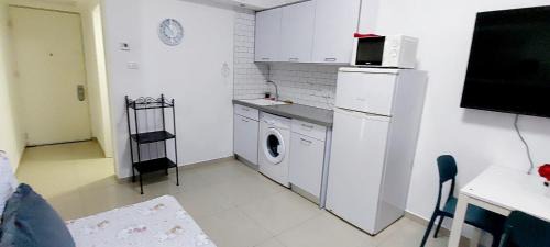 Bat Yam Apartment | Hotel Apartment Colony Beach Tel Aviv Bat Yam 9