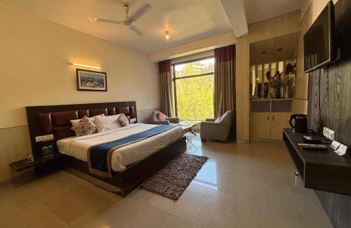 Naddi Hotel | Hotel Bob's N Barley Luxury Room Best Hotel in McLeod Ganj