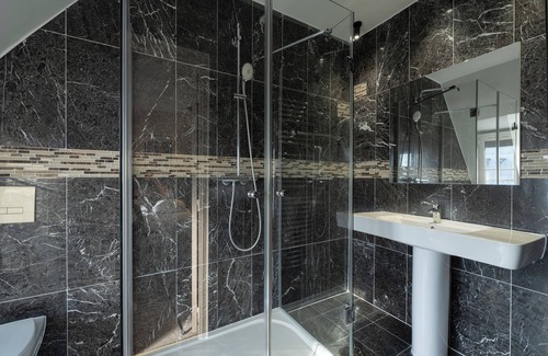 Clignancourt Hotel | Hotel BoroNali