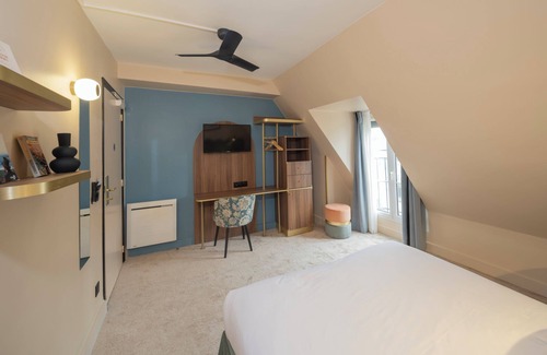 Clignancourt Hotel | Hotel BoroNali