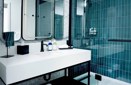 Downtown Louisville Hotel | Hotel Bourré Bonne Louisville, Curio Collection by Hilton
