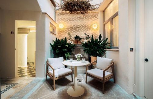 Central District Hotel | Hotel Boutique Escudo del Carmen