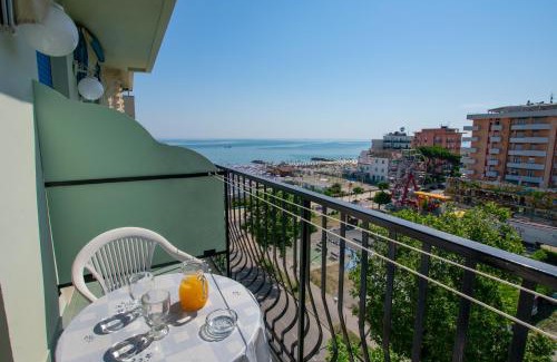 Misano Adriatico Hotel | Hotel Bristol - a 30 mt dalla spiaggia
