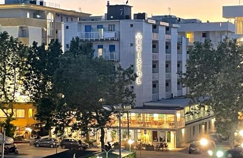 Misano Adriatico Hotel | Hotel Bristol - a 30 mt dalla spiaggia