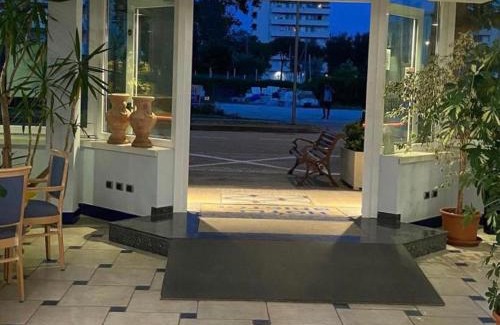 Misano Adriatico Hotel | Hotel Bristol - a 30 mt dalla spiaggia