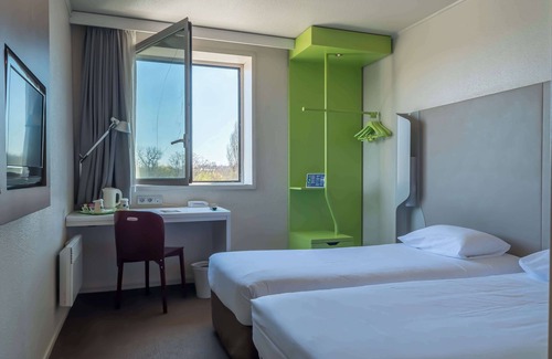 Le Port sous la Lune Hotel | Hotel Campanile Nogent Sur Marne