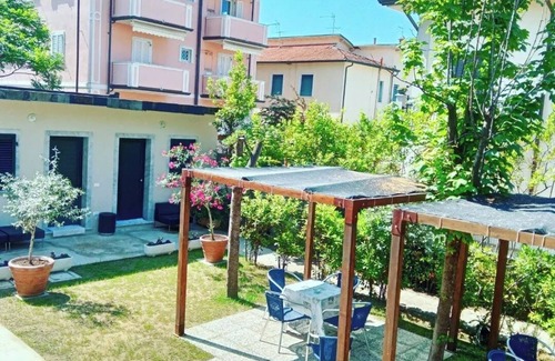 Marina di Massa Bed & Breakfast | Hotel Caprice
