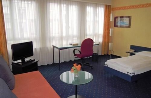 Les Philosophes Hotel | Hotel Comedie