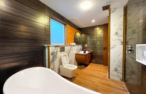 Saddar Town Hotel | Hotel Crown Inn